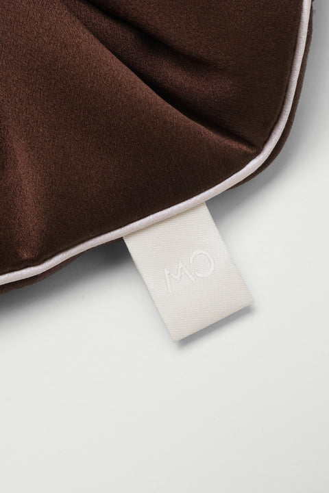 Chouchou in Decaf ナイトシュシュ celebrate with silk.