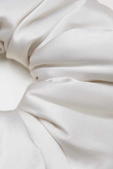 Chouchou in Glint ナイトシュシュ celebrate with silk.