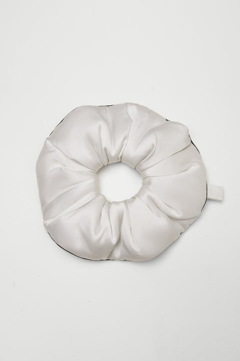 Chouchou in Glint ナイトシュシュ  celebrate with silk.